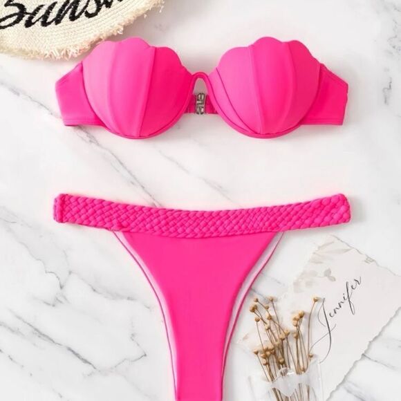 Bikini    - Picture 6 of 11